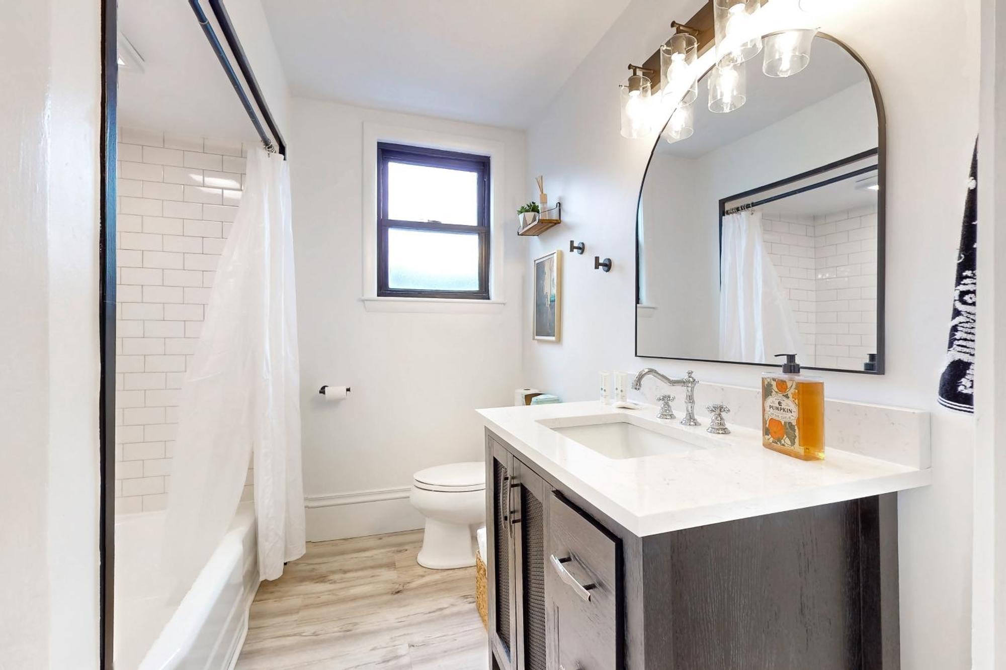 Witchy Modern Apartment Salem Bagian luar foto