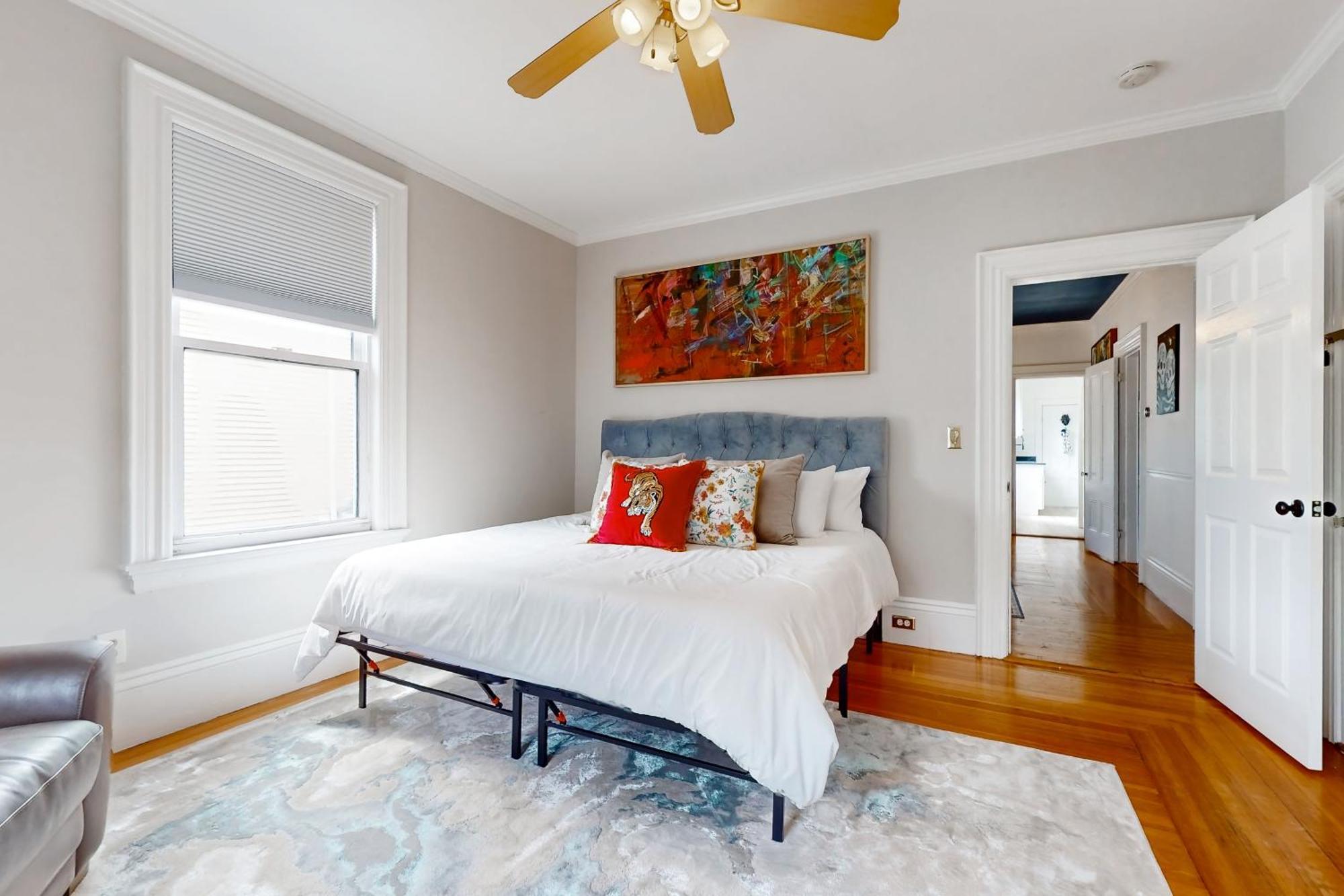 Witchy Modern Apartment Salem Bagian luar foto